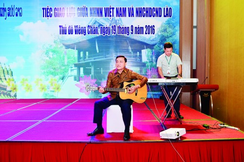 Giao lưu hai NHTW Lào - Việt: Góp phần vun đắp mối quan hệ đặc biệt, toàn diện Giao lưu hai NHTW Lào - Việt: Góp phần vun đắp mối quan hệ đặc biệt, toàn diện