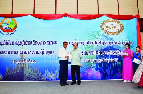 Giao lưu hai NHTW Lào - Việt: Góp phần vun đắp mối quan hệ đặc biệt, toàn diện Giao lưu hai NHTW Lào - Việt: Góp phần vun đắp mối quan hệ đặc biệt, toàn diện