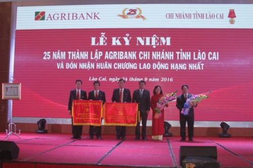 Agribank Lào Cai đón nhận Huân chương Lao động hạng Nhất Agribank Lào Cai đón nhận Huân chương Lao động hạng Nhất