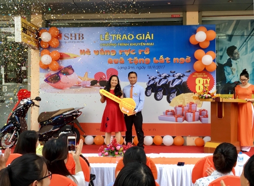 SHB trao tặng 51 xe Honda Lead cho khách hàng