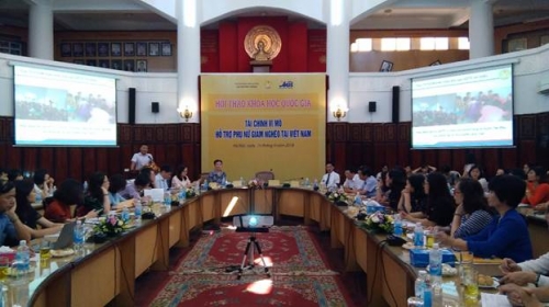 Phụ nữ tham gia vay vốn cần được đào tạo về tài chính vi mô