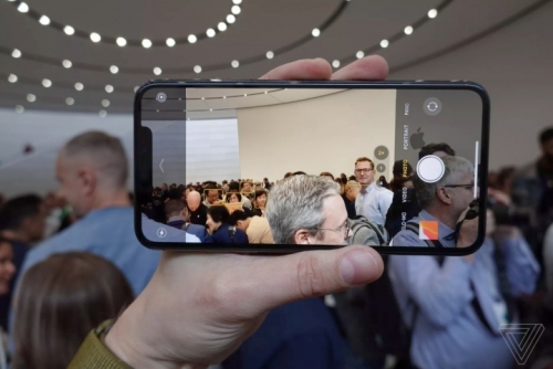 Cận cảnh bộ đôi iPhone 11 Pro và iPhone 11 Pro Max vừa ra mắt Cận cảnh bộ đôi iPhone 11 Pro và iPhone 11 Pro Max vừa ra mắt