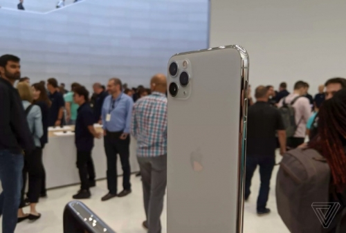 Cận cảnh bộ đôi iPhone 11 Pro và iPhone 11 Pro Max vừa ra mắt Cận cảnh bộ đôi iPhone 11 Pro và iPhone 11 Pro Max vừa ra mắt