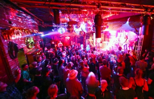 Con đường nào đưa Việt Nam vào “cuộc đua” kinh tế ban đêm?