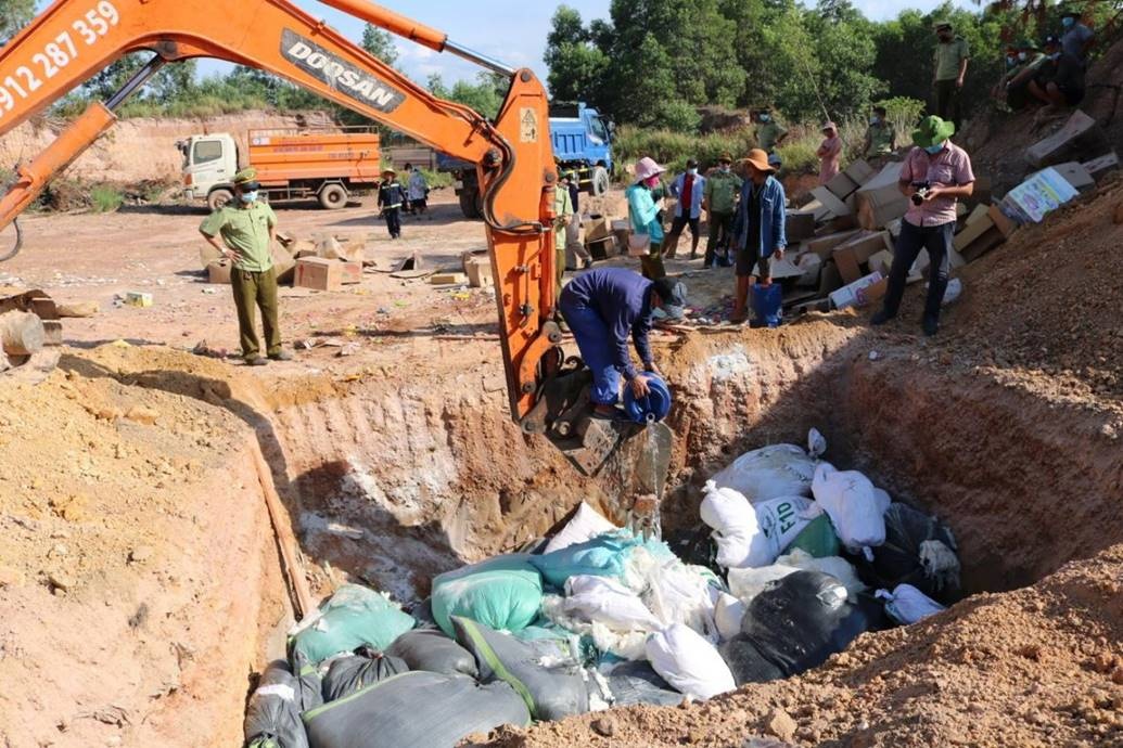 quang binh tieu huy hang hoa nhap lau khong ro nguon goc