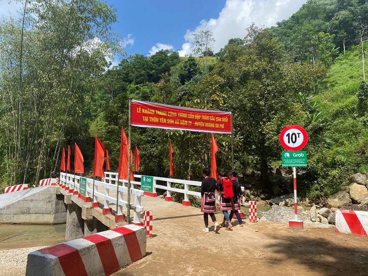 Grab Việt Nam hỗ trợ xây dựng cầu đập tràn tại Hà Giang grab viet nam ho tro xay dung cau dap tran tai ha giang