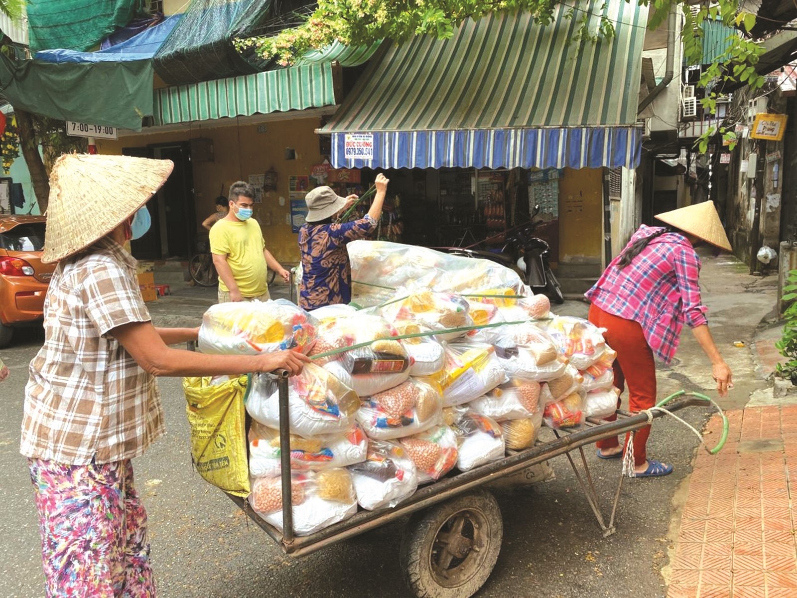 ha noi gian cach nhung khong gian long