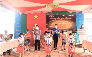Nestlé Việt Nam trao tặng quà cho thiếu nhi bị ảnh hưởng bởi đại dịch COVID-19