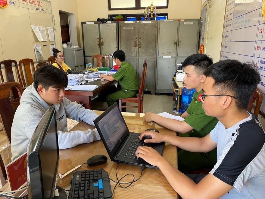 gia danh can bo ngan hang lua hon van nguoi