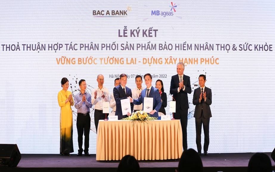 bac a bank va mb ageas life phoi hop phan phoi san pham bao hiem danh cho khach hang ca nhan