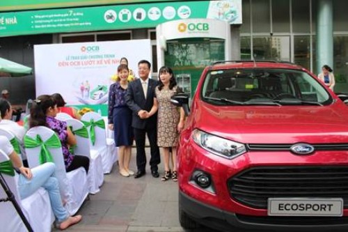 OCB trao thưởng cho khách hàng trúng xe Ford
