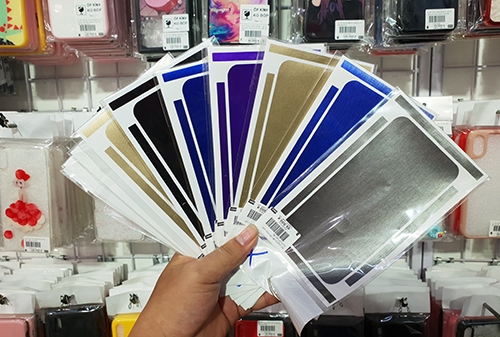 Miếng dán biến iPhone X thành iPhone Xs giá 150.000 đồng Miếng dán biến iPhone X thành iPhone Xs giá 150.000 đồng