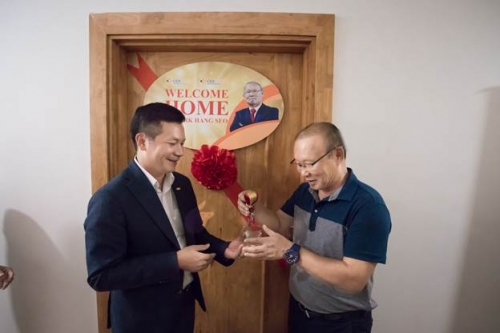 CENLand trao tặng căn hộ The K-Park cho huấn luyện viên Park Hang Seo