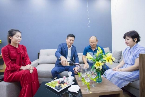 CENLand trao tặng căn hộ The K-Park cho huấn luyện viên Park Hang Seo