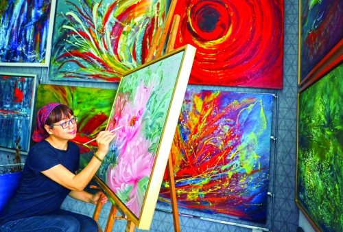 Người làm đẹp cho hoa