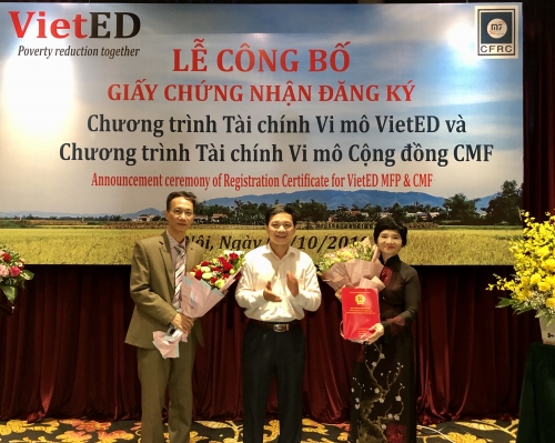 2 chương trình tài chính vi mô được trao giấy chứng nhận 2 chương trình tài chính vi mô được trao giấy chứng nhận