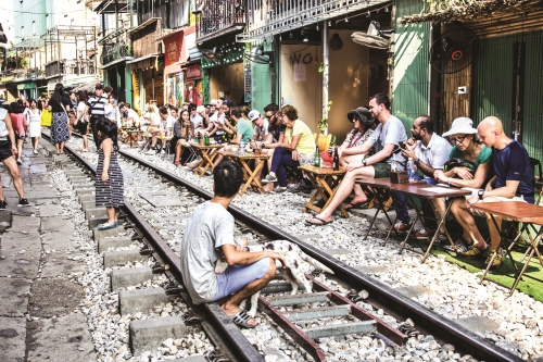 “Tuýt còi” cà phê đường tàu: Thượng tôn pháp luật, ứng xử văn minh