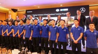 Mercedes-Benz hợp tác với AHK Việt Nam đào tạo kỹ thuật viên ô tô