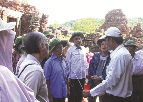 Bất cập hướng dẫn viên du lịch