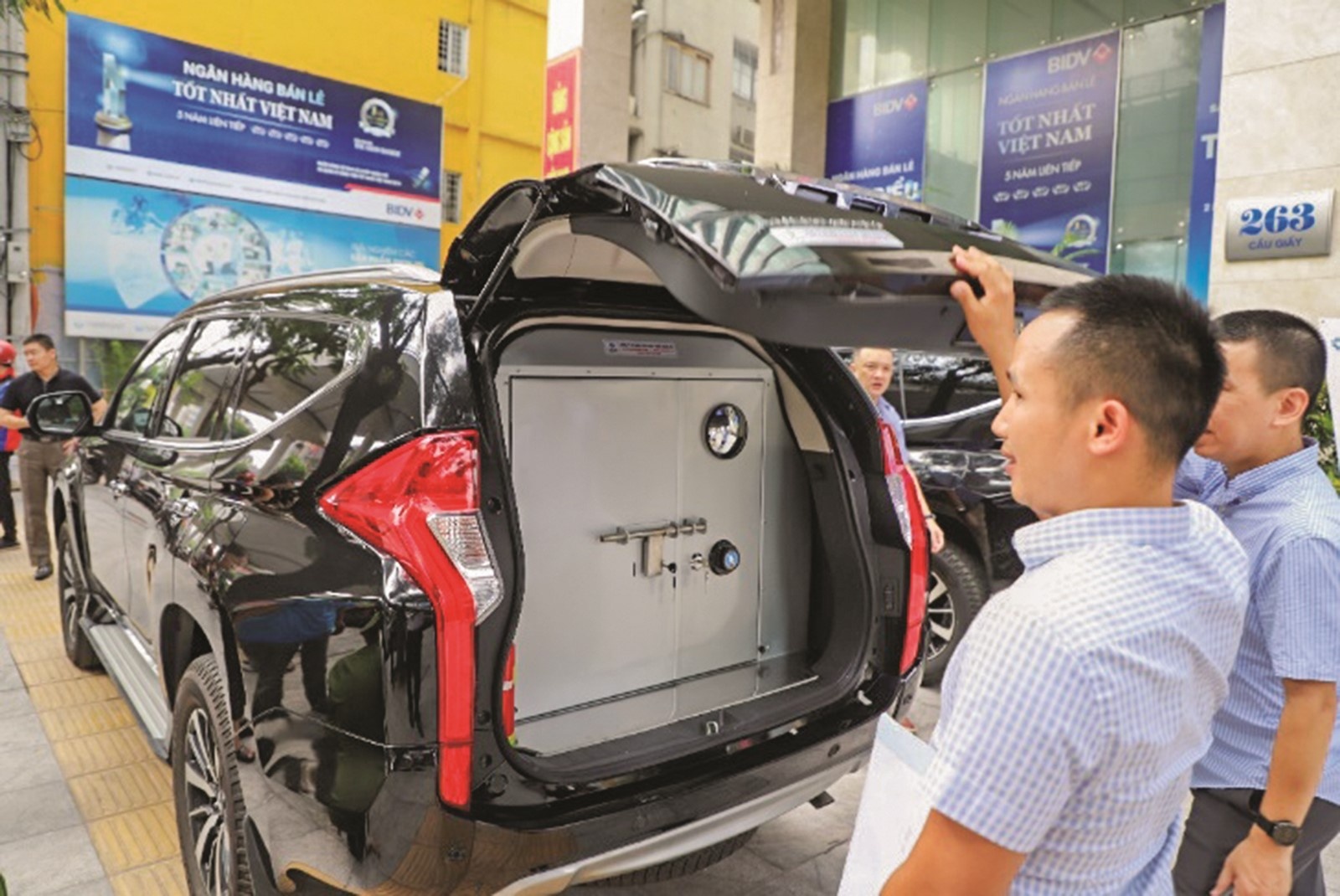 cong ty ngan luc tiep tuc ban giao xe cho tien cho bidv