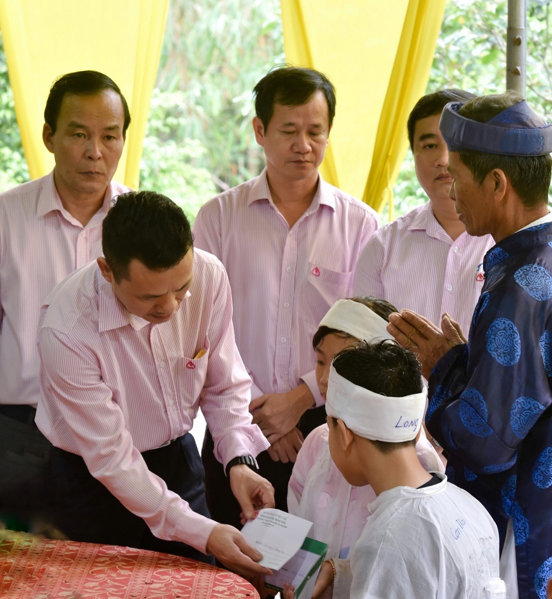 nhcsxh ung ho dong bao thiet hai trong mua lu tai thua thien hue