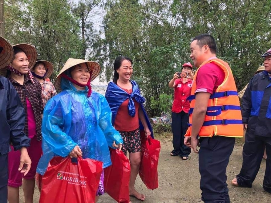 agribank danh 3 ty dong ho tro dong bao 6 tinh khu vuc mien trung khac phuc thien tai