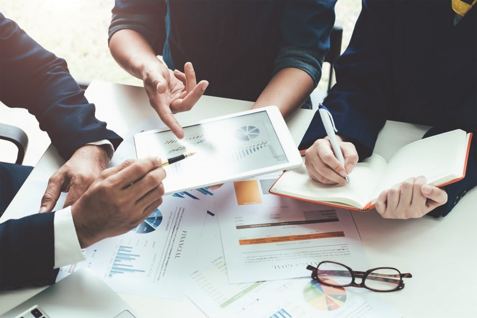 doanh nghiep xoay truc quan tri de tang suc de khang