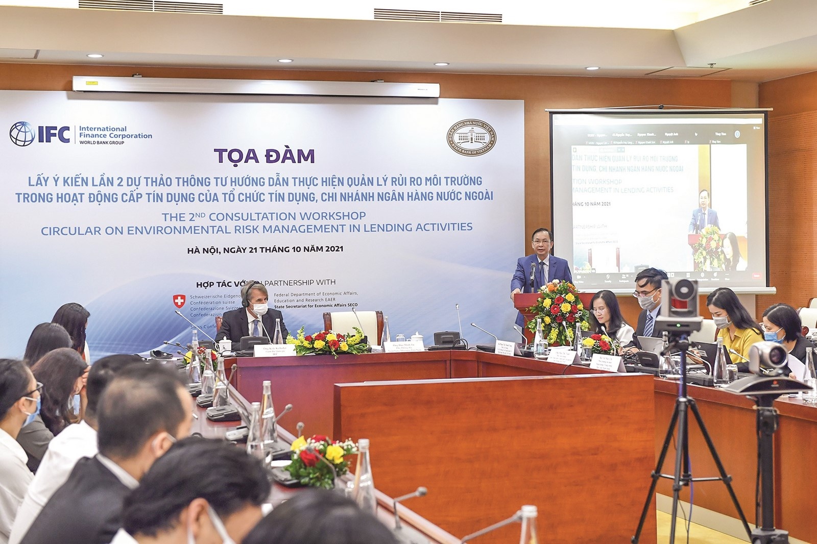 nganh ngan hang va trach nhiem xanh hoa dong von