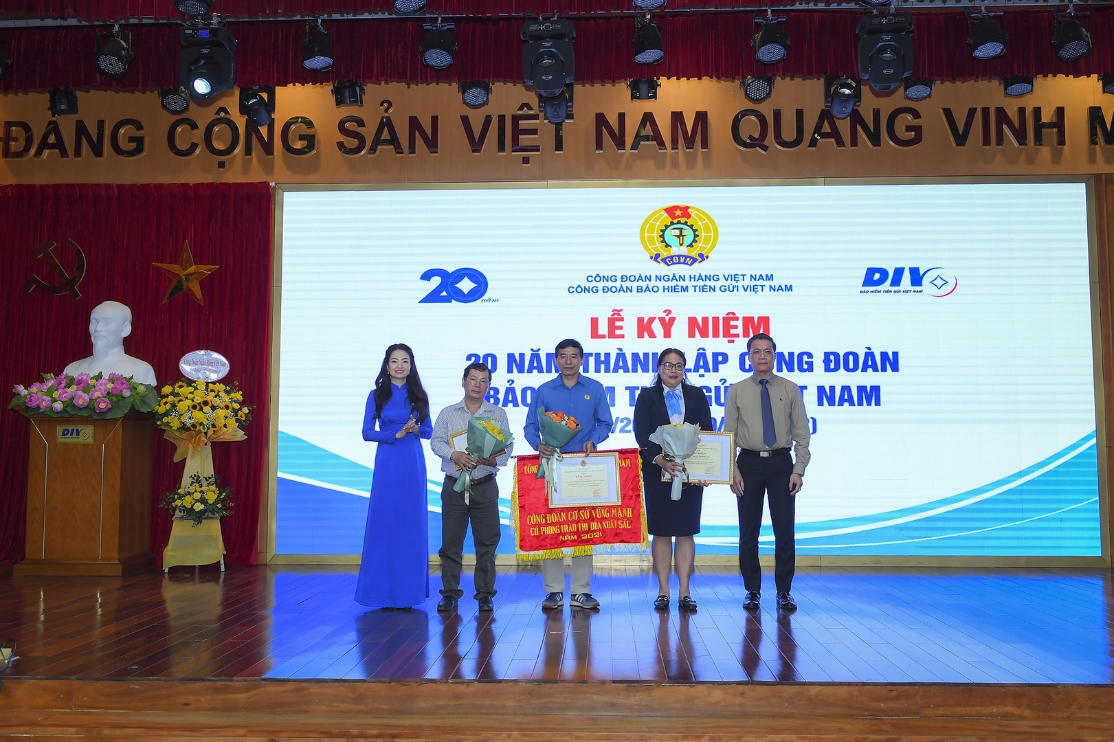 cong doan bao hiem tien gui viet nam chang duong 20 nam day tu hao