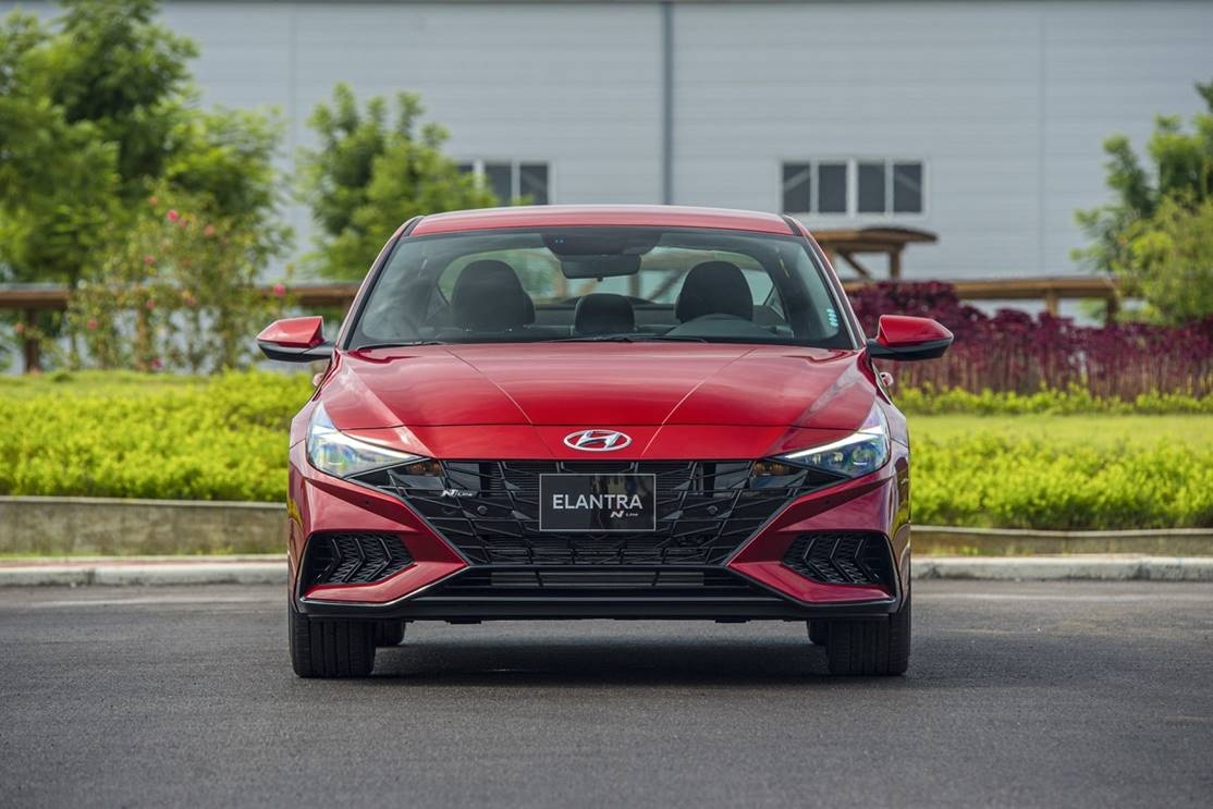 Hyundai Elantra thế hệ mới ra mắt thị trường Việt Nam hyundai elantra the he moi ra mat thi truong viet nam