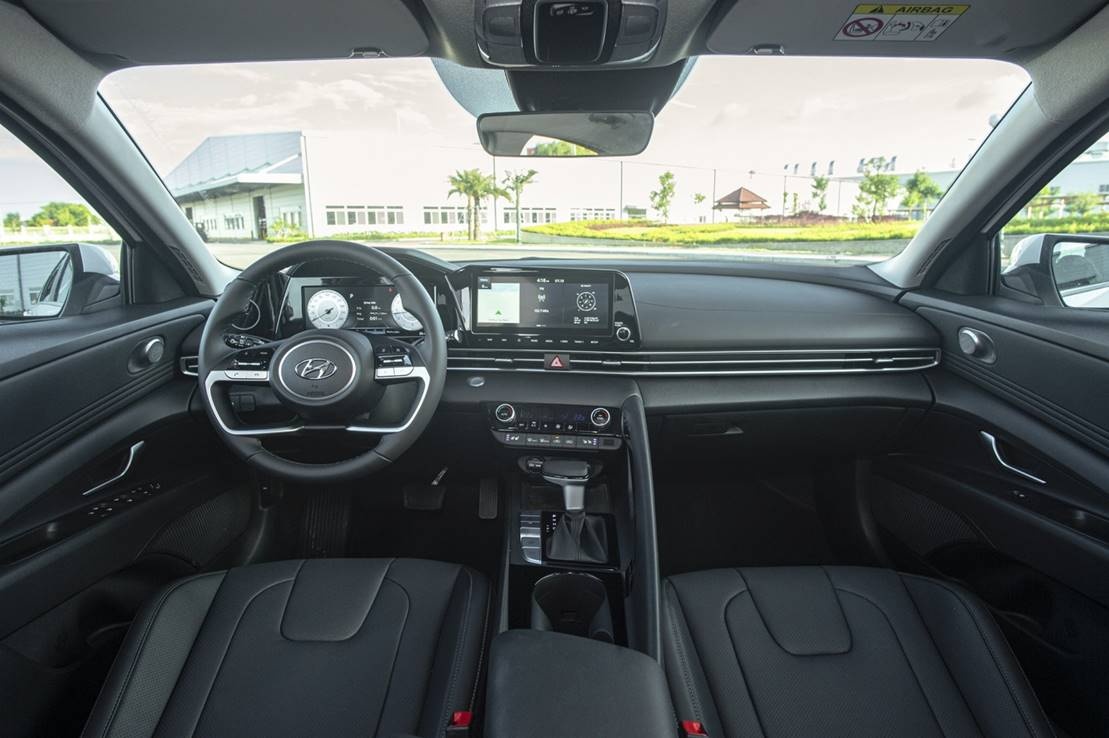 Hyundai Elantra thế hệ mới ra mắt thị trường Việt Nam hyundai elantra the he moi ra mat thi truong viet nam