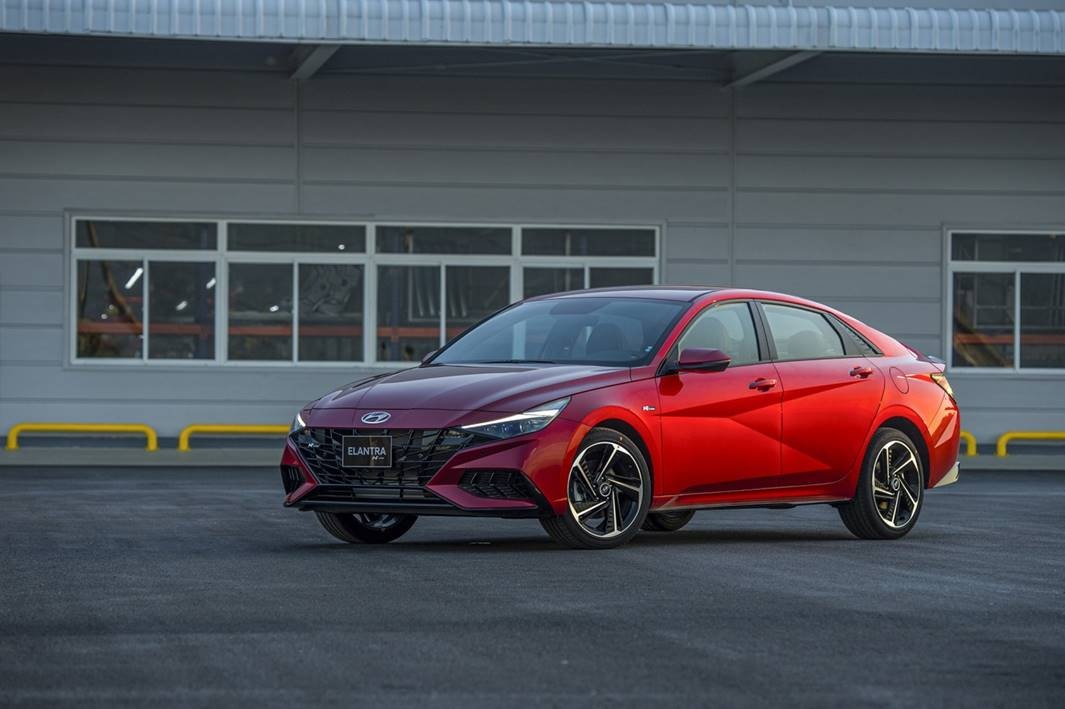 Hyundai Elantra thế hệ mới ra mắt thị trường Việt Nam hyundai elantra the he moi ra mat thi truong viet nam