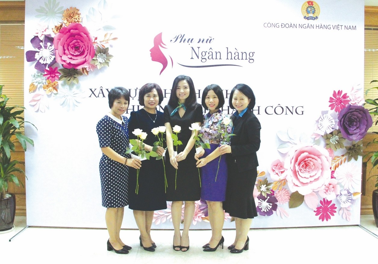 phu nu nganh ngan hang hoi tu nhieu pham chat dac biet