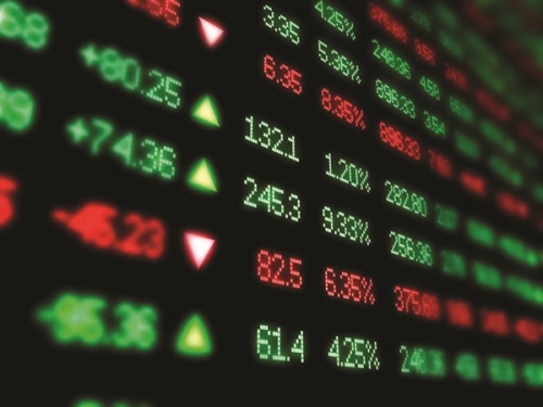 Cổ phiếu vua vẫn bám “đường đua”