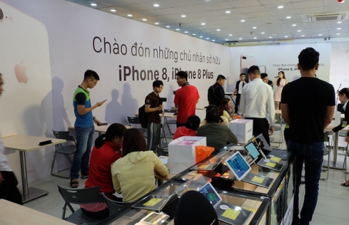 Mở bán iPhone 8 chính hãng: “Tưởng ế” hóa ra lại bán tốt Mở bán iPhone 8 chính hãng: “Tưởng ế” hóa ra lại bán tốt