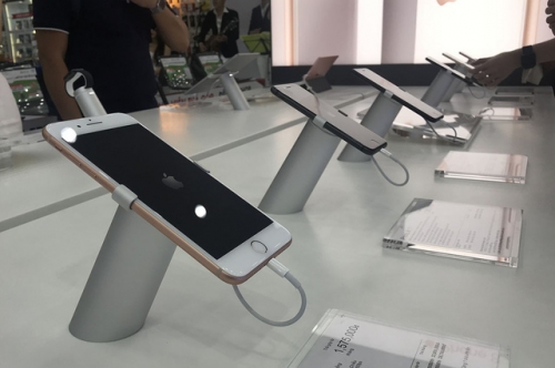 Mở bán iPhone 8 chính hãng: “Tưởng ế” hóa ra lại bán tốt Mở bán iPhone 8 chính hãng: “Tưởng ế” hóa ra lại bán tốt