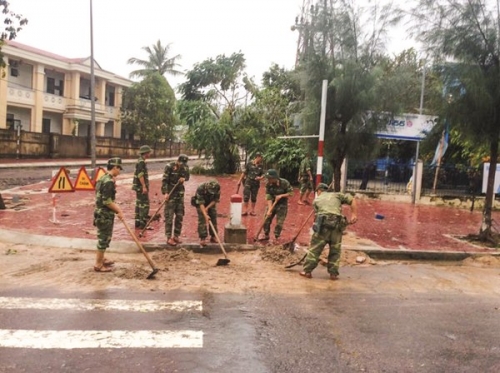 Chung tay khắc phục hậu quả bão số 12