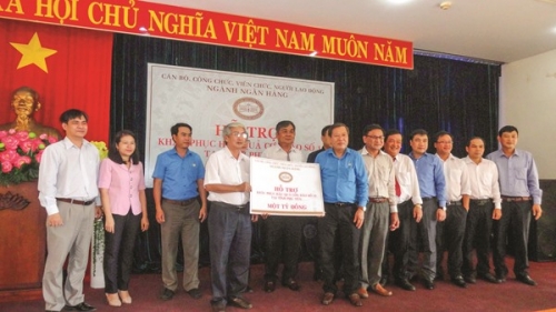 Chung tay khắc phục hậu quả bão số 12