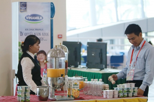 Nước trái cây Vresh 100% - Nguồn Vitamin tự nhiên cho người bận rộn Nước trái cây Vresh 100% - Nguồn Vitamin tự nhiên cho người bận rộn