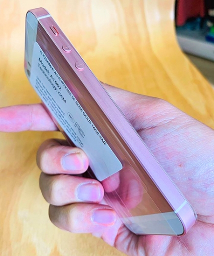 iPhone SE không xuất xứ đổ về Việt Nam iPhone SE không xuất xứ đổ về Việt Nam