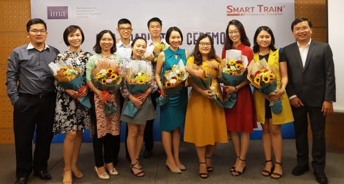 40 người nhận chứng chỉ kế toán quản trị Hoa Kỳ