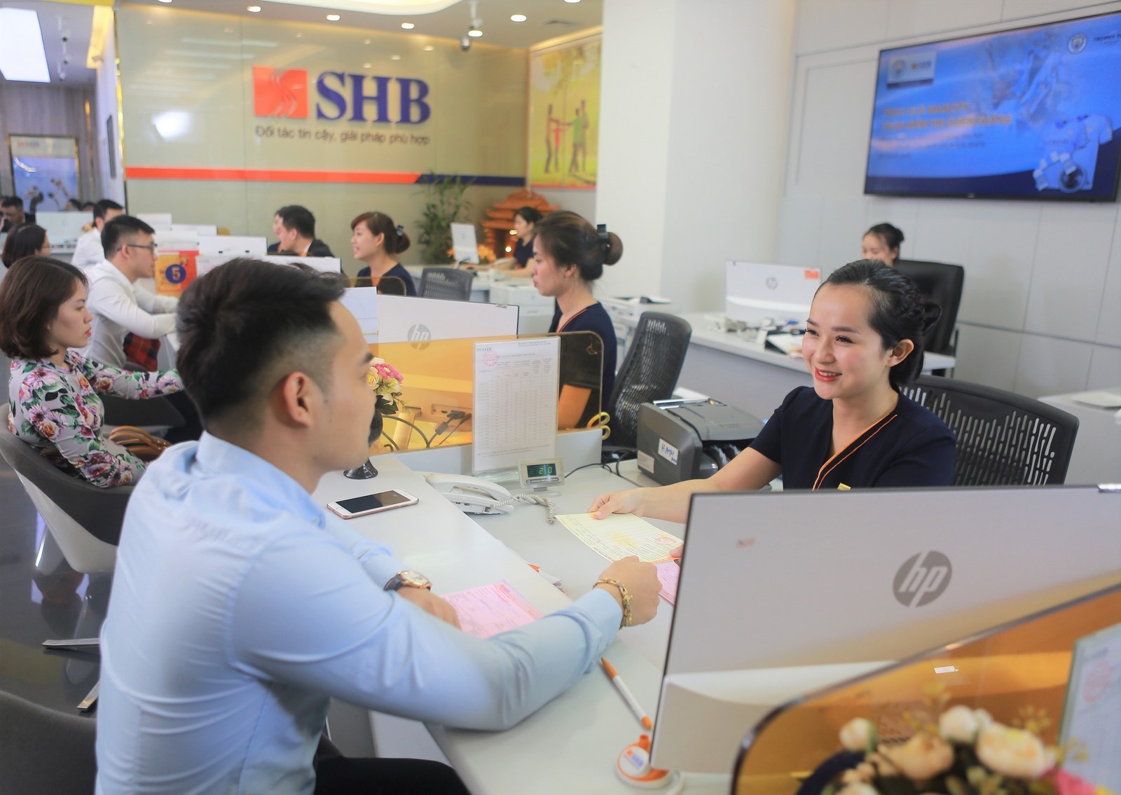 SHB được vinh danh “Ngân hàng tốt nhất dành cho doanh nghiệp nhỏ và vừa Việt Nam” shb duoc vinh danh ngan hang tot nhat danh cho doanh nghiep nho va vua viet nam