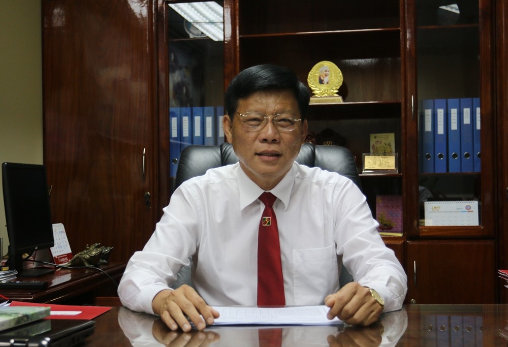 hon 3 thap ky sat canh cung tam nong