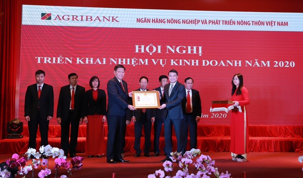 hon 3 thap ky sat canh cung tam nong