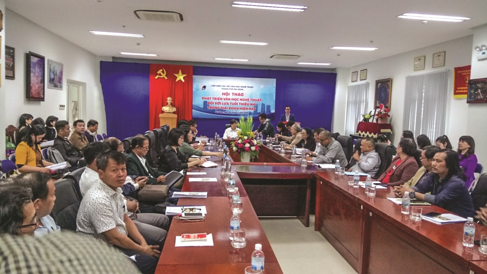 ban chuyen van the my cho tre em