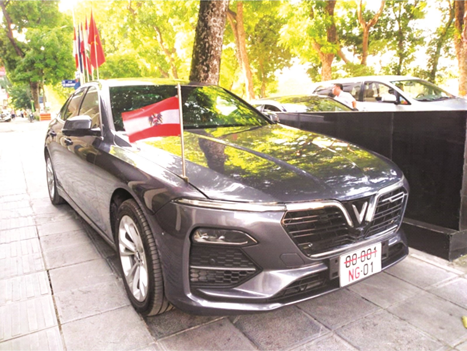 dai su quan ao su dung vinfast lux a20 lam xe cong vu