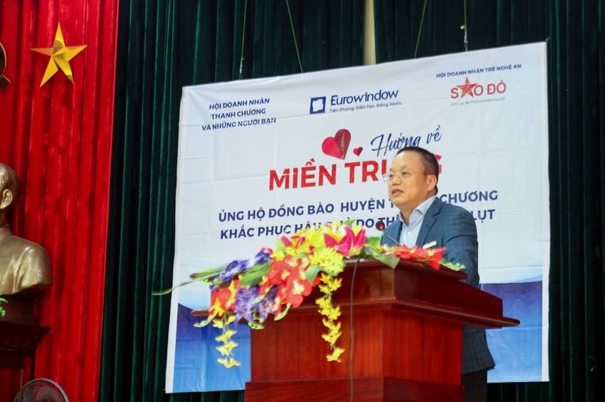 Eurowindow trao tặng 700 suất quà cho các hộ dân vùng lũ Nghệ An