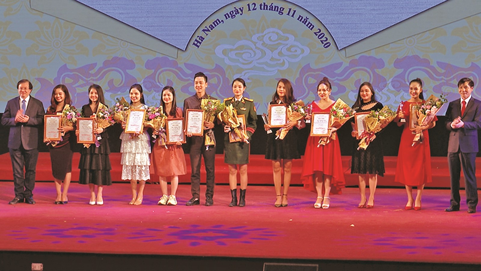 nhin xa hon sau cuoc thi