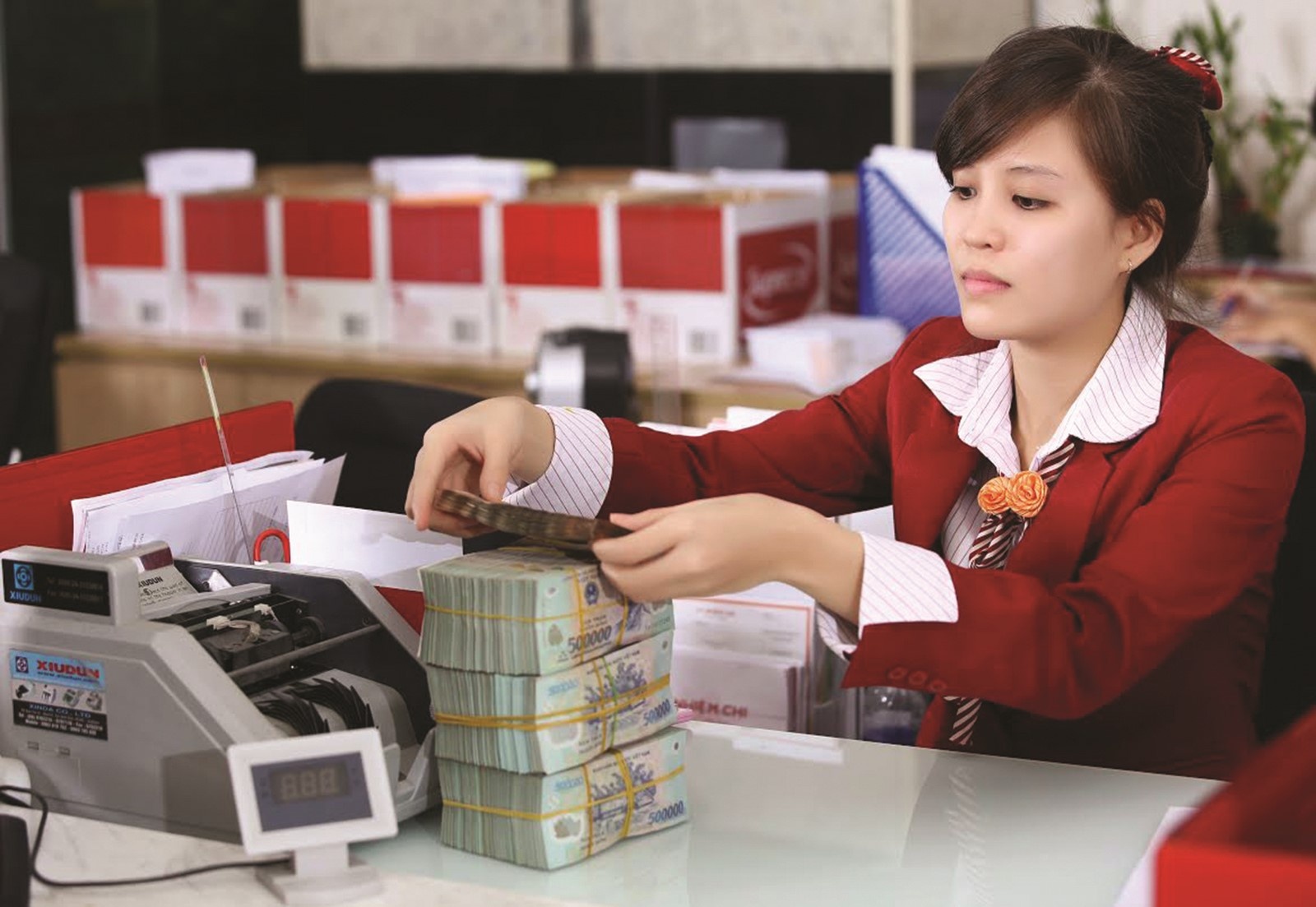 Ngân hàng chia sẻ, vượt khó cùng nền kinh tế