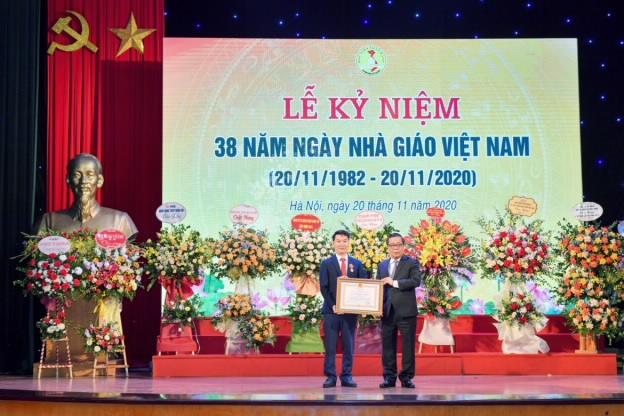 hoc vien ngan hang ky niem 38 nam ngay nha giao viet nam 2011